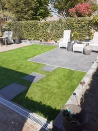 Achtertuin met staptegels in Assen