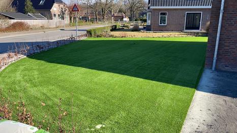 Kunstgras in algemene ruimte appartementencomplex Odoorn